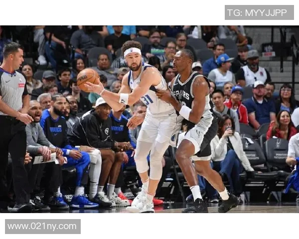 丁威迪表现出色助力独行侠险胜马刺巴恩斯虽砍29分无力回天